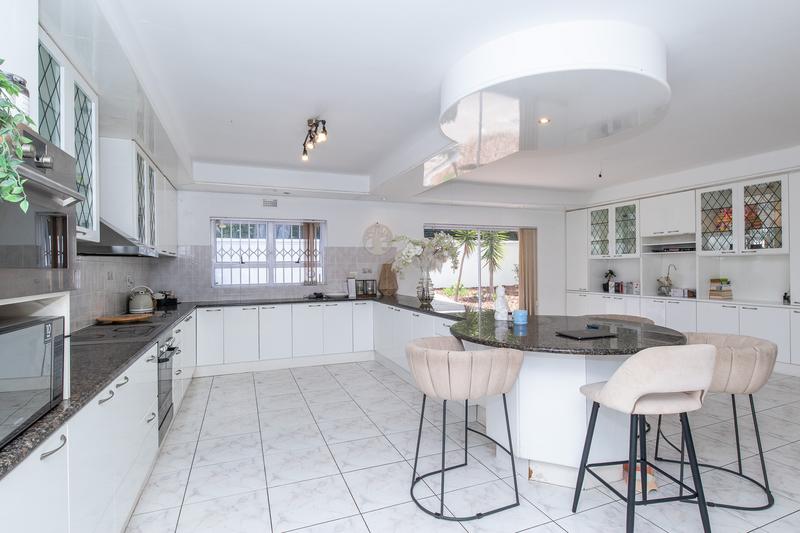 4 Bedroom Property for Sale in Constantia Western Cape